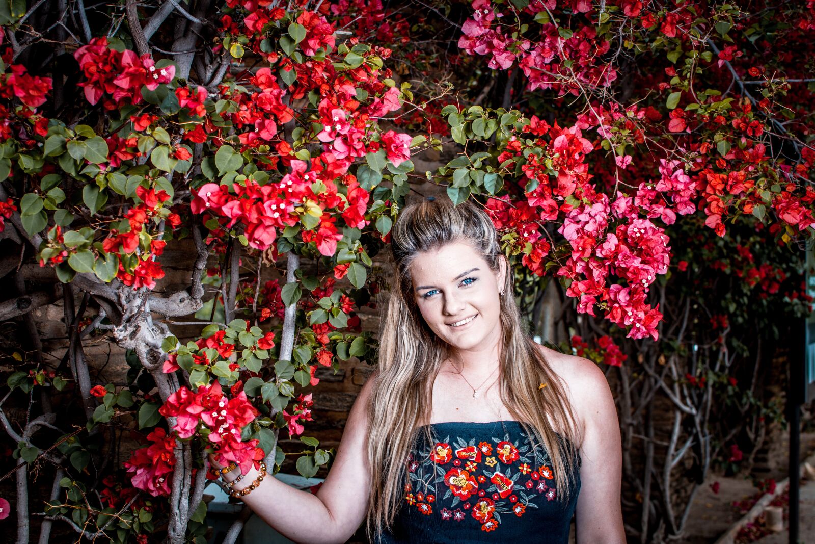Nikon D7100 sample photo. Woman, flowers, happy photography