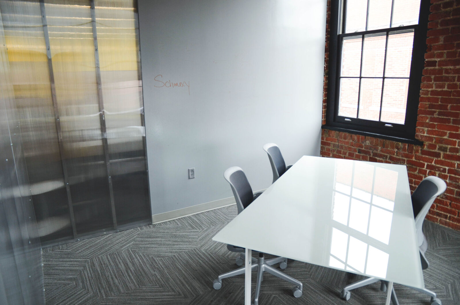 Nikon D7000 sample photo. Clean, desk, meeting, minimal photography