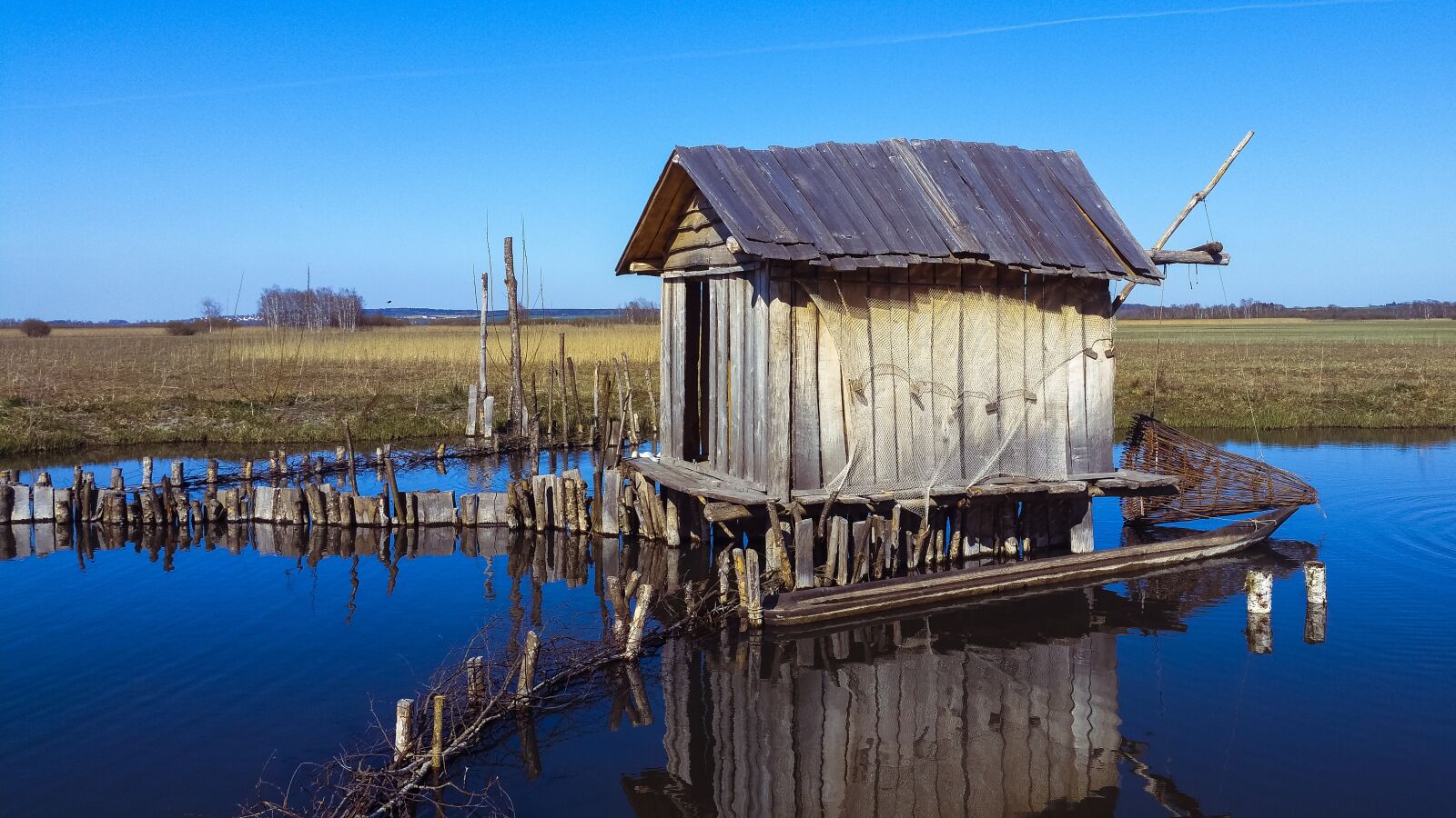 Samsung Galaxy S5 LTE-A sample photo. Fisherman's hut, old, abandoned photography