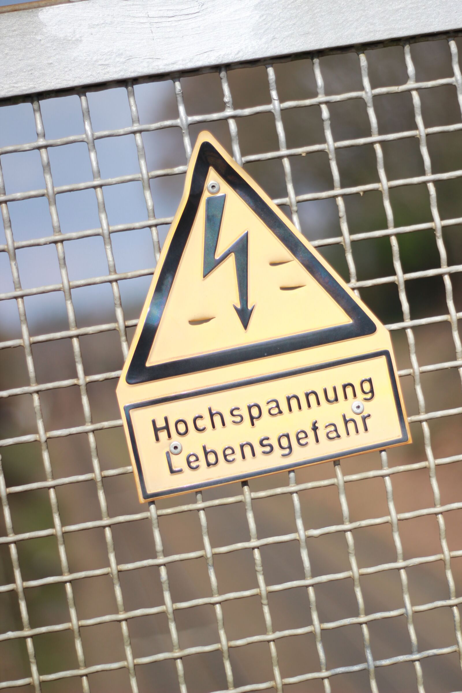 Canon EOS 550D (EOS Rebel T2i / EOS Kiss X4) sample photo. High voltage, danger of photography