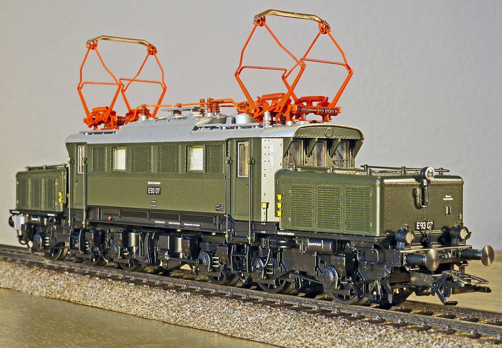 Panasonic Lumix DMC-GH3 sample photo. Electric locomotive, model, scale photography