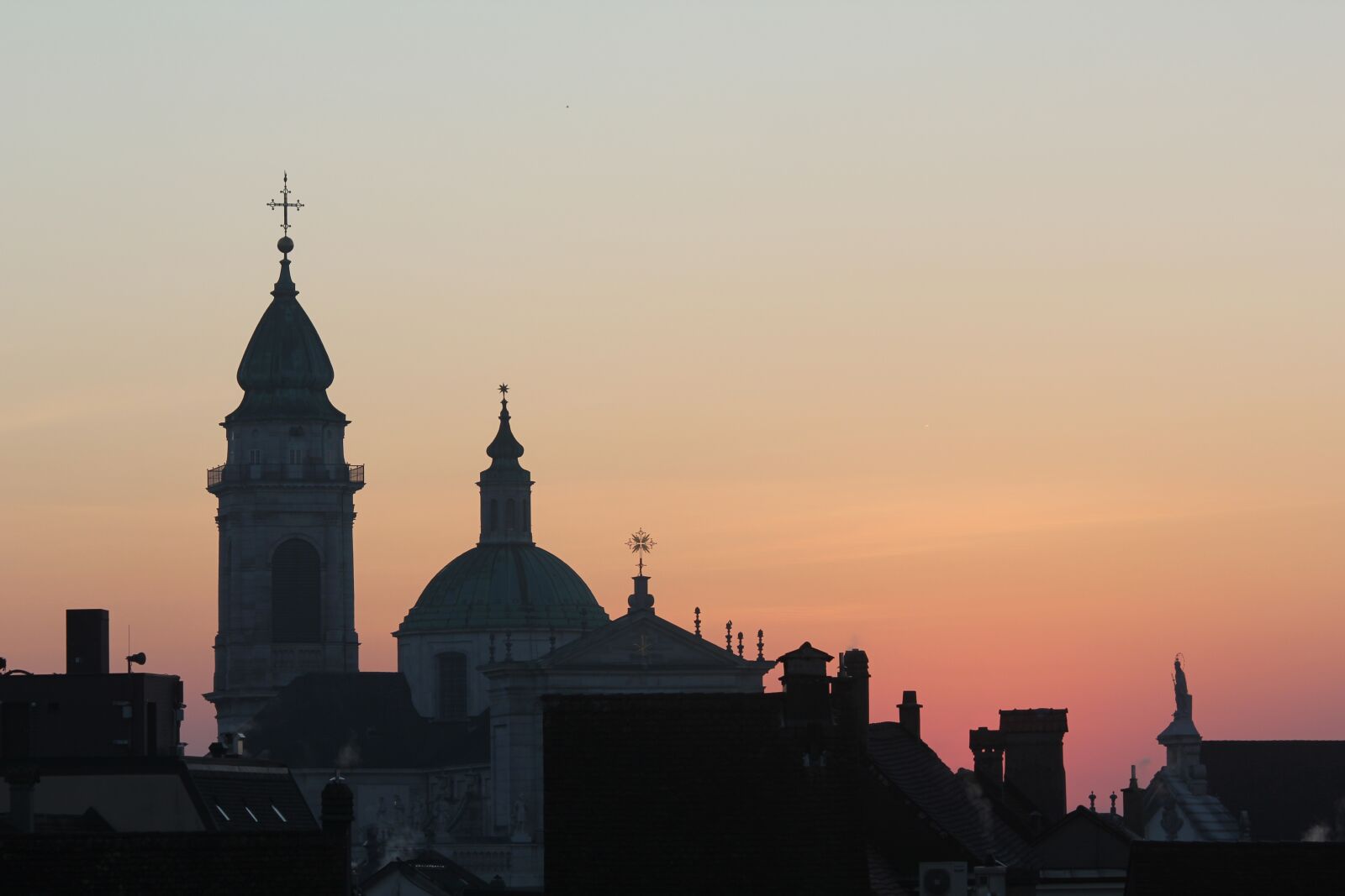 Canon EOS 550D (EOS Rebel T2i / EOS Kiss X4) sample photo. Solothurn, skyline, morning photography