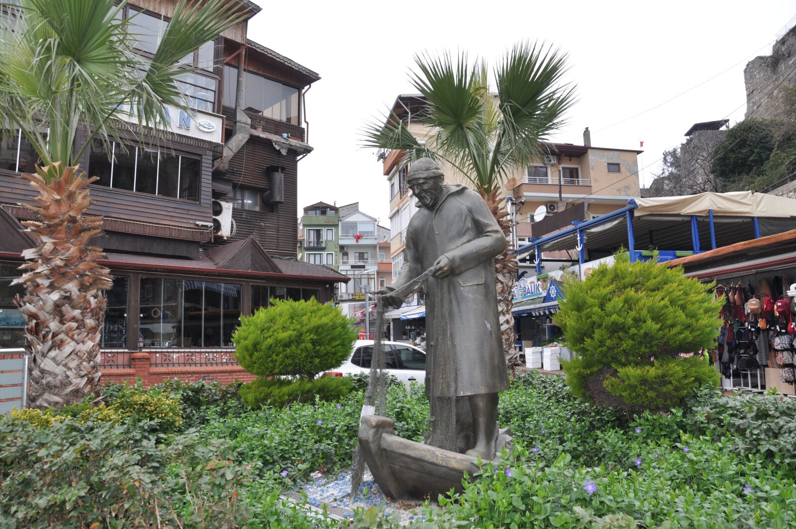 Nikon D90 sample photo. Monument, fisherman, travel photography