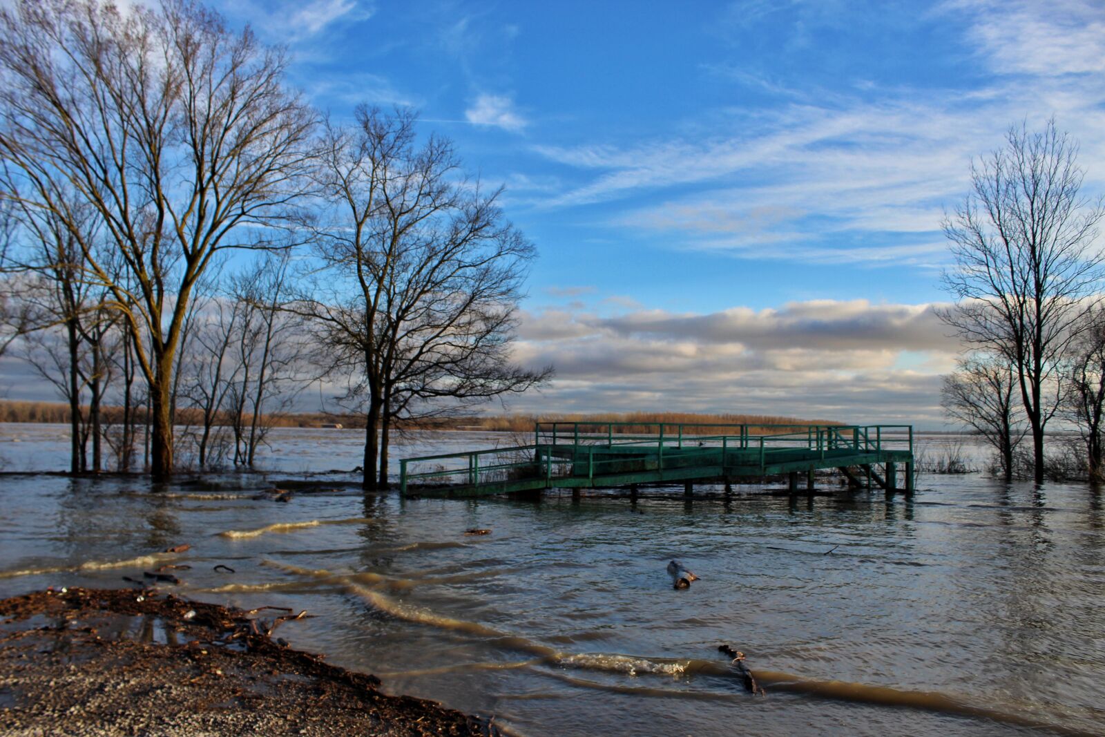 Canon EOS 1300D (EOS Rebel T6 / EOS Kiss X80) sample photo. Flood, mississippi river, levee photography