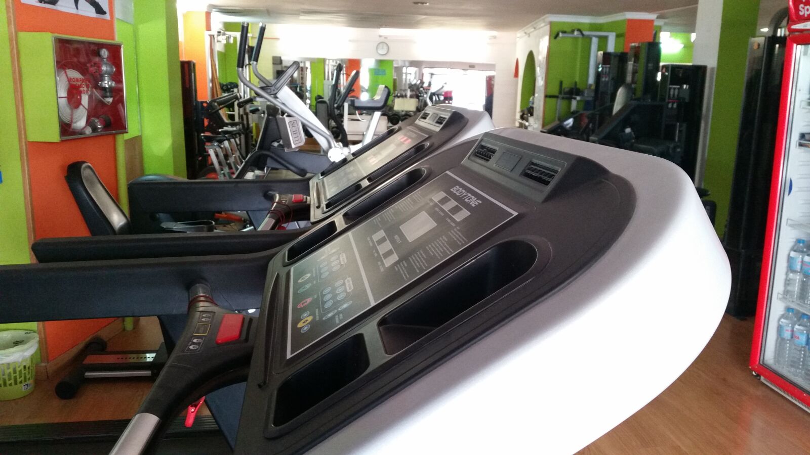 Samsung Galaxy S5 sample photo. Fitness, studio, training photography