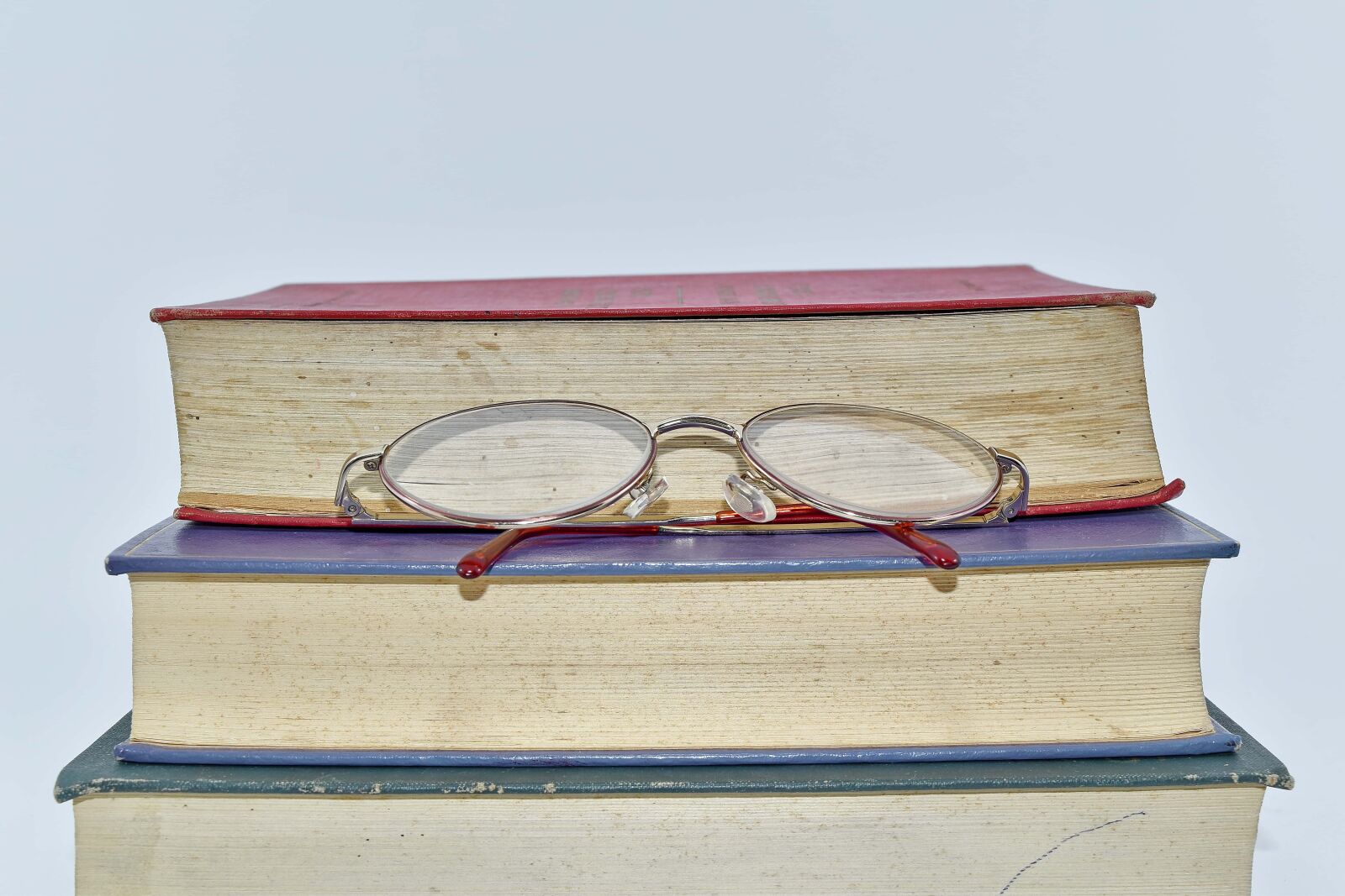 Nikon D5500 sample photo. Books, eyeglasses, library, wisdom photography