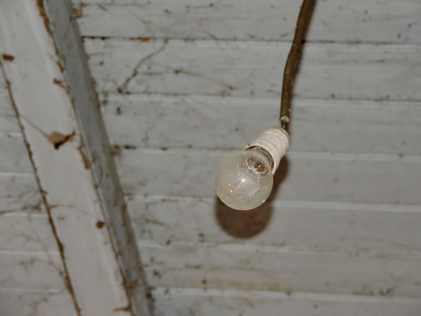 Nikon Coolpix P520 sample photo. Electricity, light bulb, wood photography