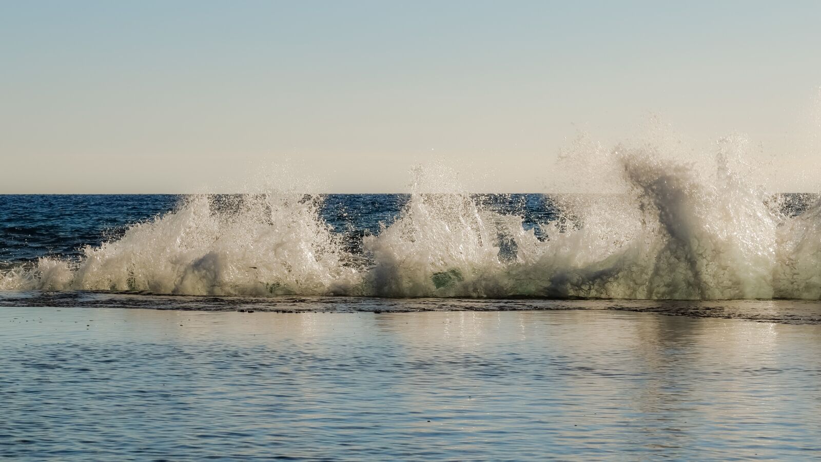 Nikon D3300 sample photo. Wave, crushing, spray photography