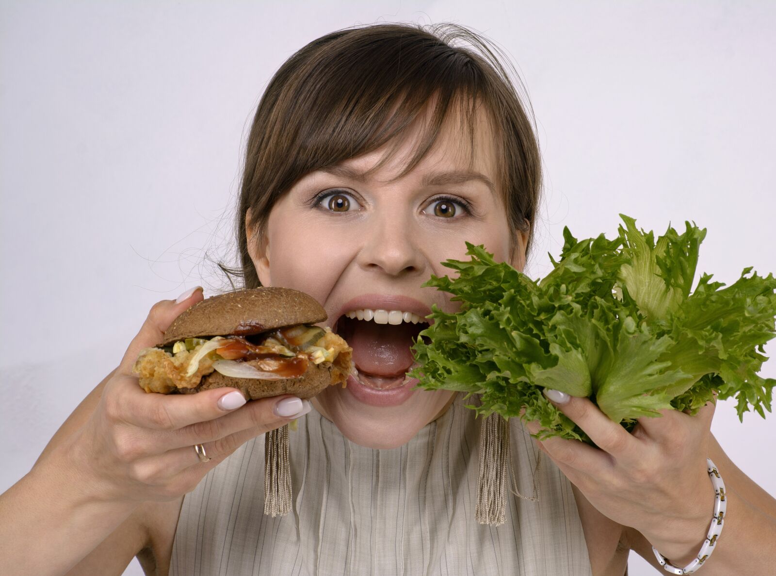 Nikon D5200 sample photo. Pravilnaya, burger, salad photography