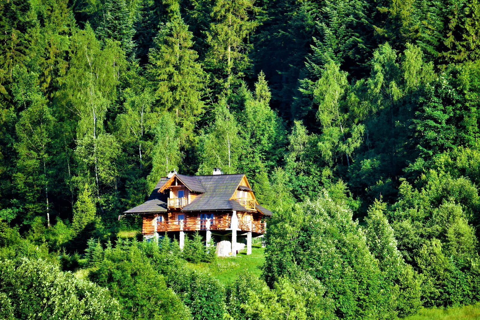 Panasonic Lumix DMC-GF7 sample photo. Cottage, mountains, view photography