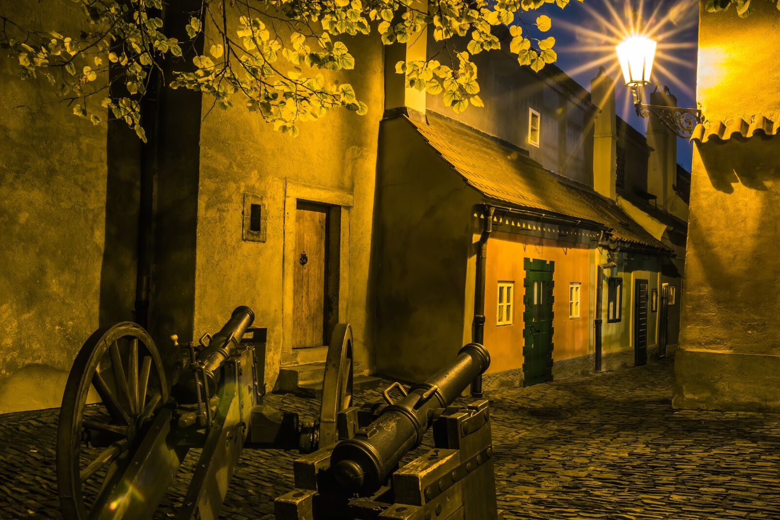 Canon EOS 100D (EOS Rebel SL1 / EOS Kiss X7) sample photo. Night, alley, prague photography