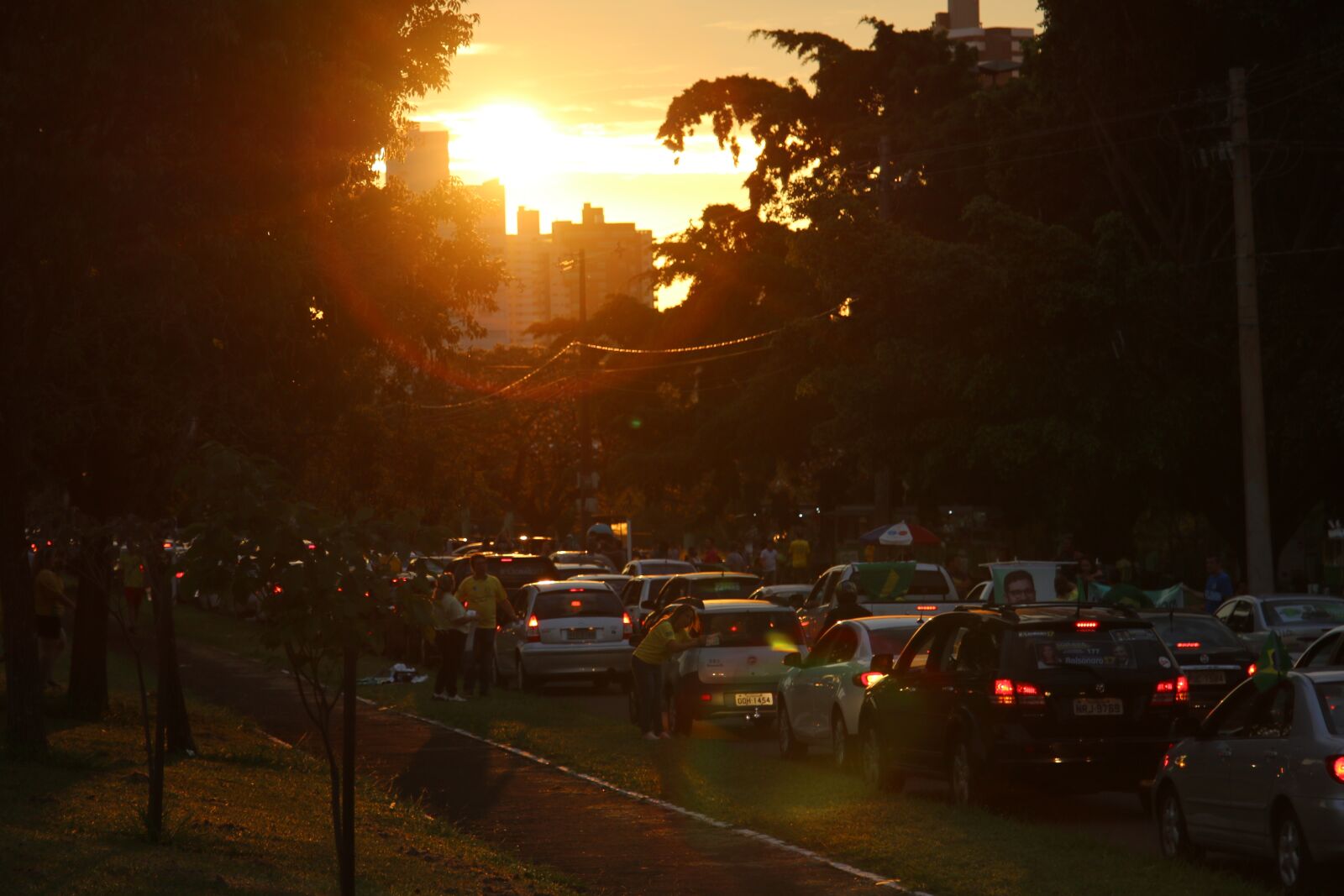 Canon EOS 70D + Canon EF 24-105mm F4L IS USM sample photo. Sunset, street, city photography