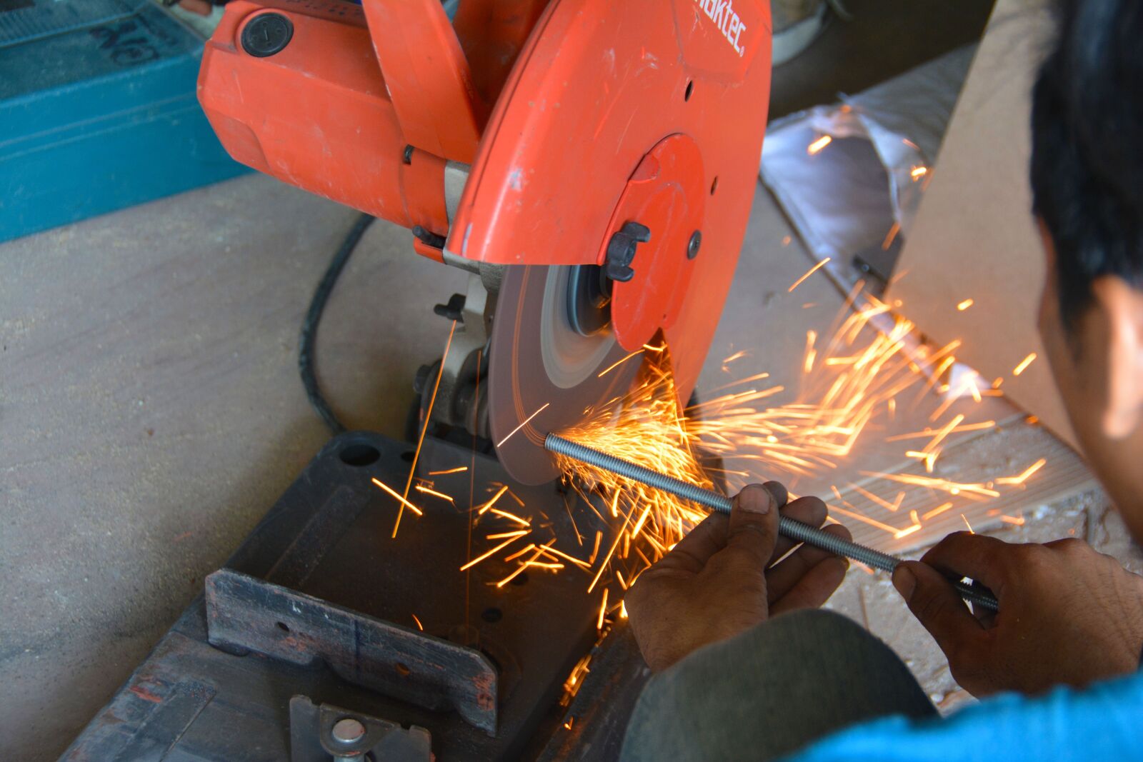 Nikon D5200 sample photo. Grinder, sparks, metal photography