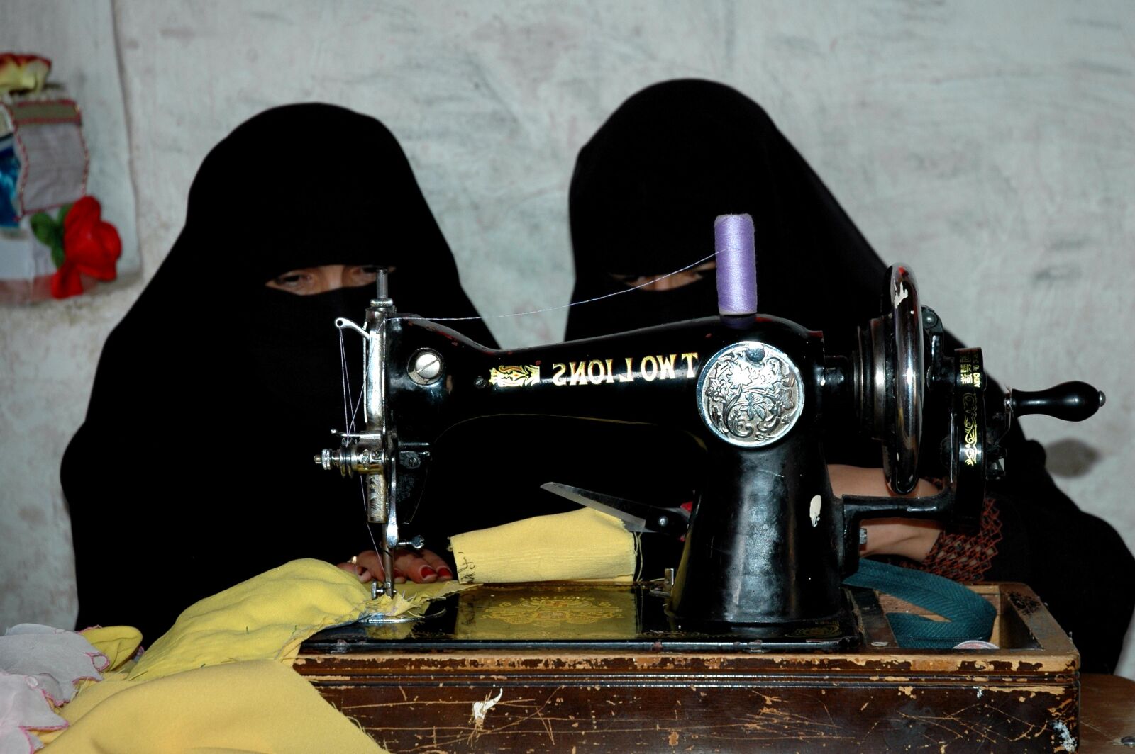 Nikon D70s sample photo. Women, sewing machine, useful photography