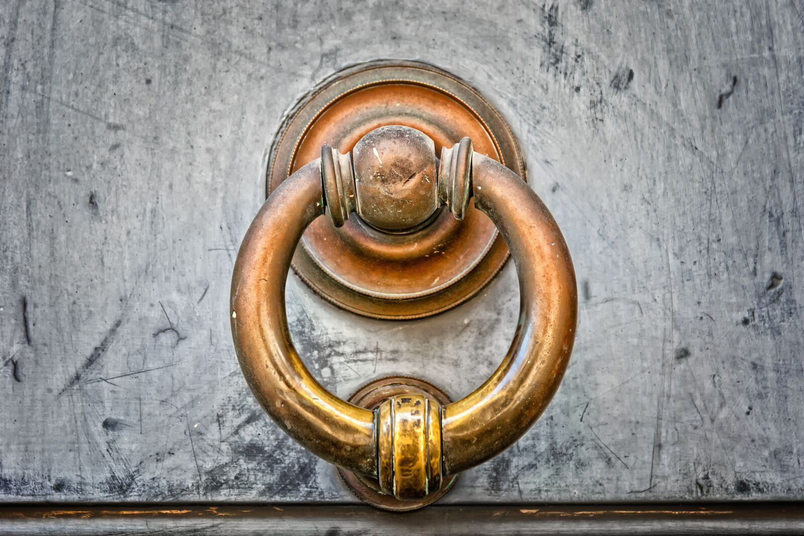 Nikon D3300 sample photo. Door, thumper, copper photography