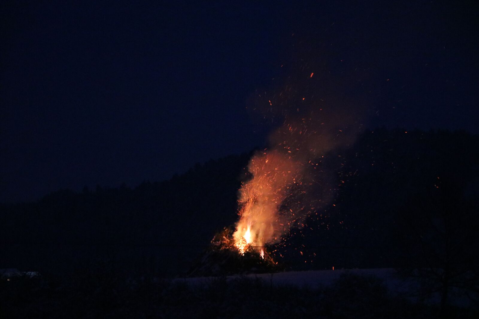 Canon EOS 760D (EOS Rebel T6s / EOS 8000D) sample photo. Fire, fasnet, embers of photography