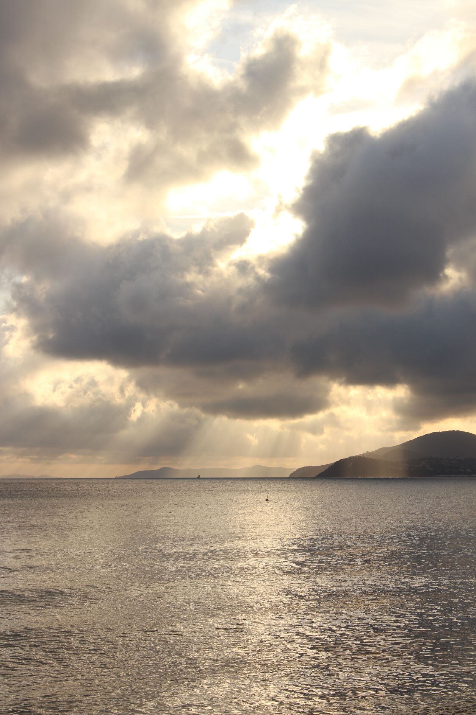 Canon EOS 700D (EOS Rebel T5i / EOS Kiss X7i) sample photo. Radius, sun, sky photography