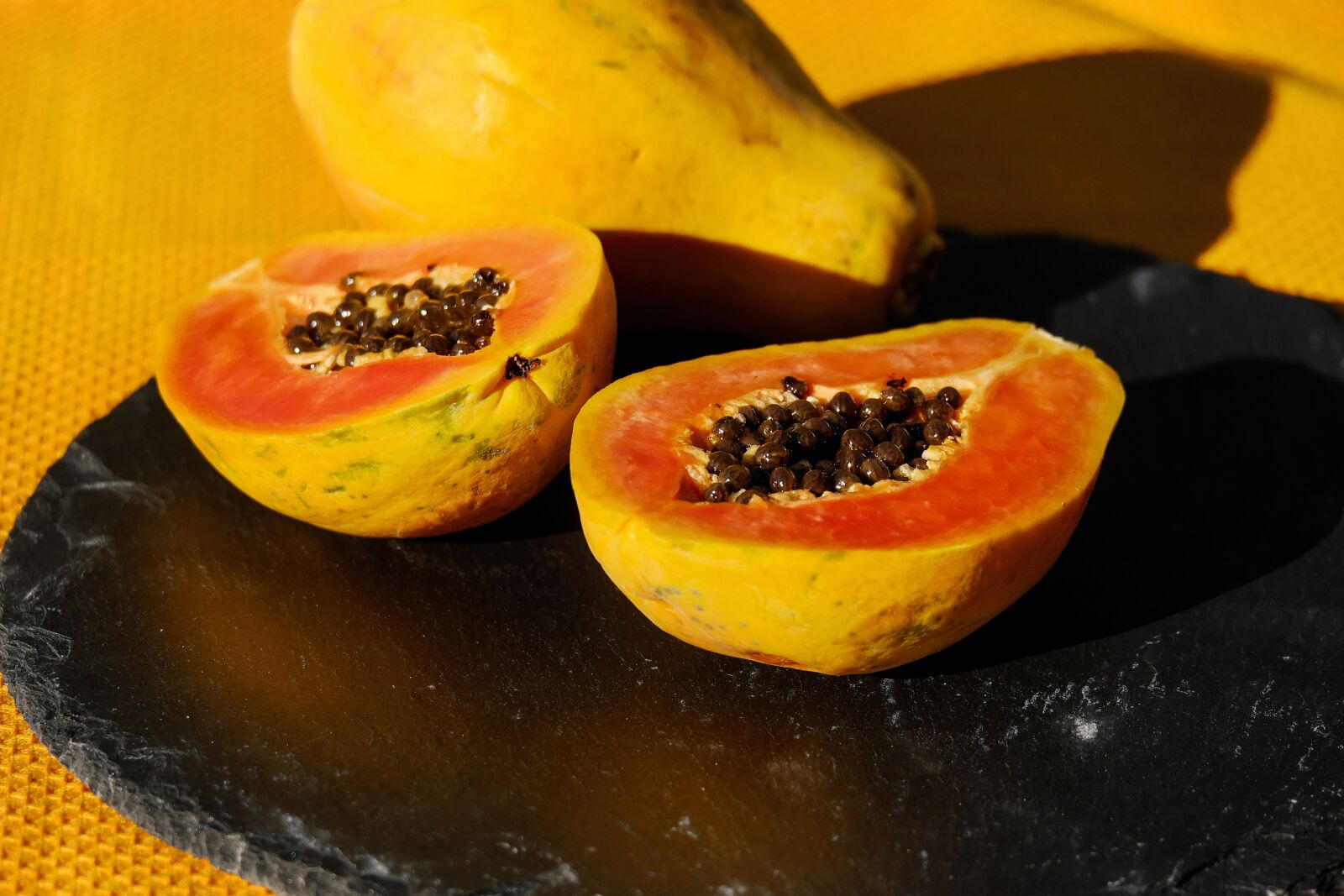 Fujifilm X-T10 + Fujifilm XC 50-230mm F4.5-6.7 OIS sample photo. Papaya, fruit, cut in photography
