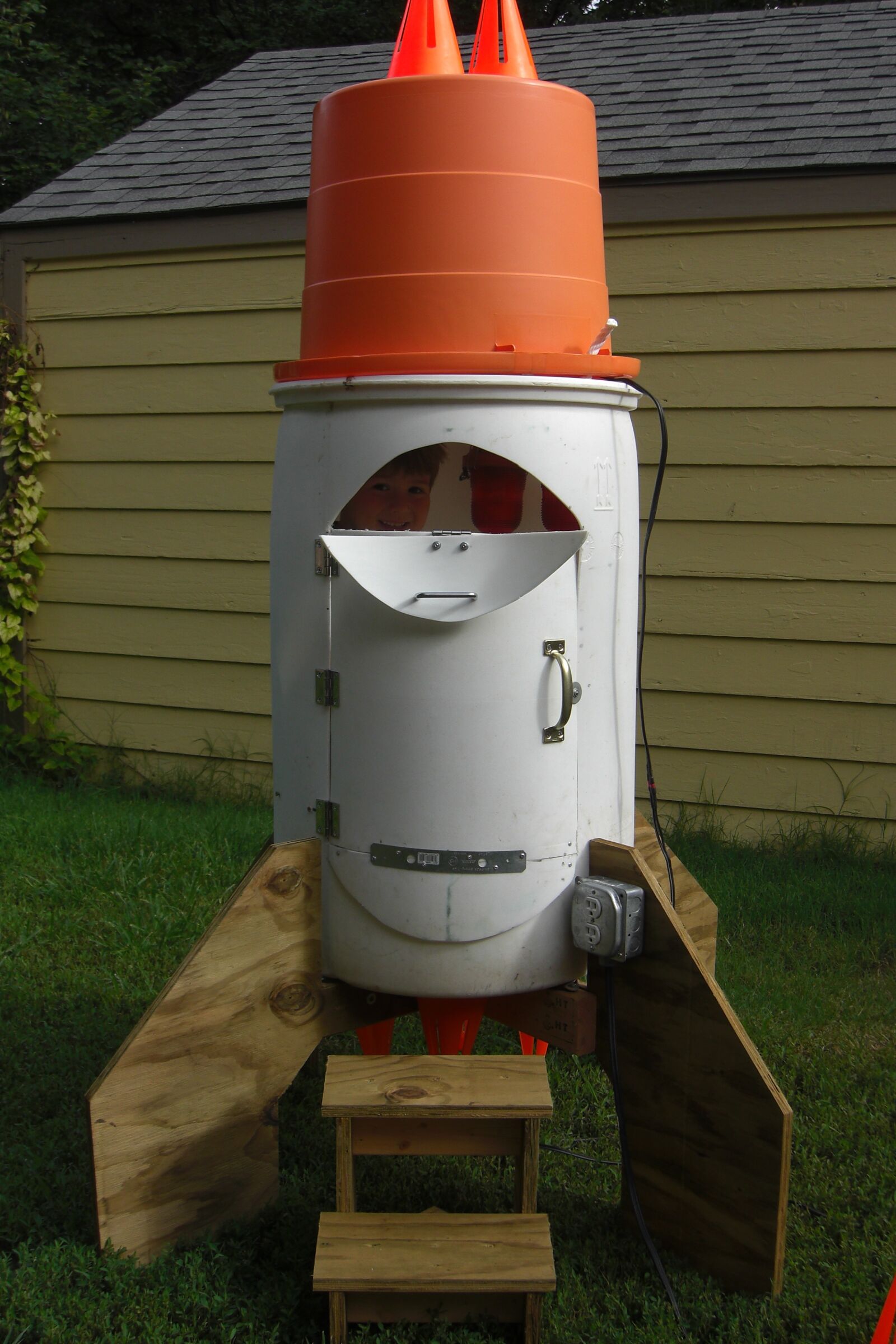 CASIO EX-Z1080 sample photo. Rocket, homemade, backyard photography