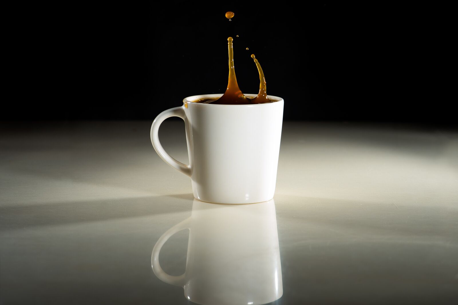 Nikon D750 sample photo. Coffee, mug, splash photography