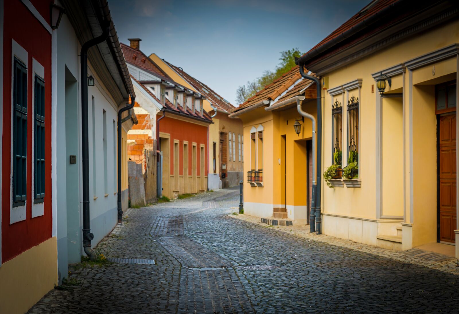 Canon EOS 70D sample photo. Esztergom, street, alley photography