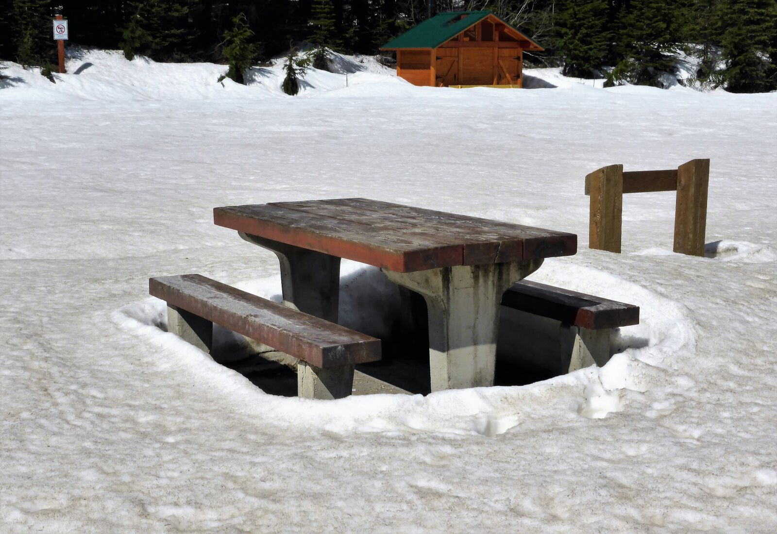 Panasonic Lumix DMC-ZS30 (Lumix DMC-TZ40) sample photo. Table, picnic table, snow photography