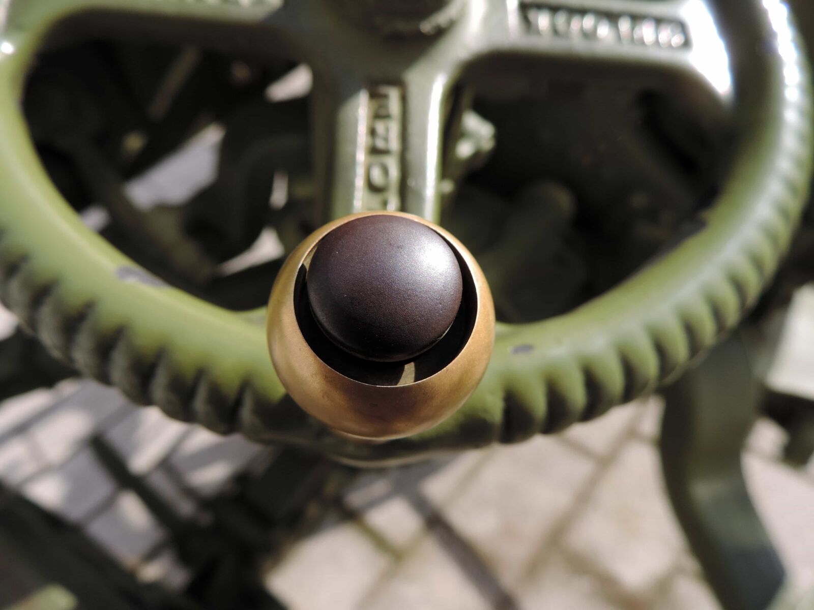 Nikon Coolpix P520 sample photo. Brass, cast iron, detail photography