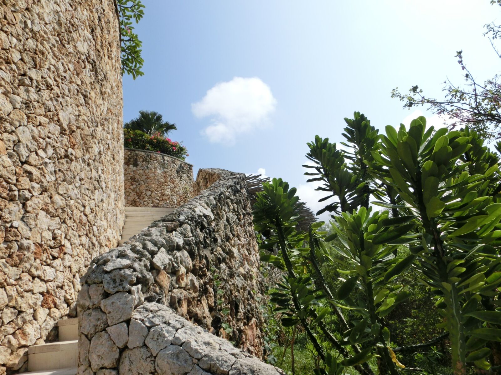 CASIO EX-ZR1000 sample photo. Bali, hotel, stone photography
