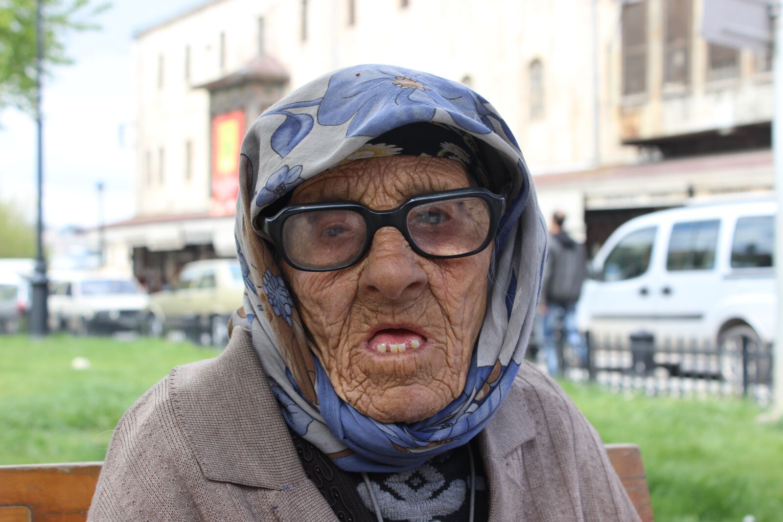 Canon EOS 600D (Rebel EOS T3i / EOS Kiss X5) sample photo. Old, turkish, woman photography