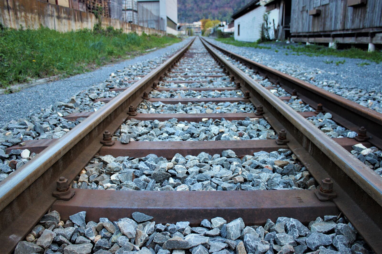 Canon EOS 600D (Rebel EOS T3i / EOS Kiss X5) sample photo. Rail, stones, railway line photography