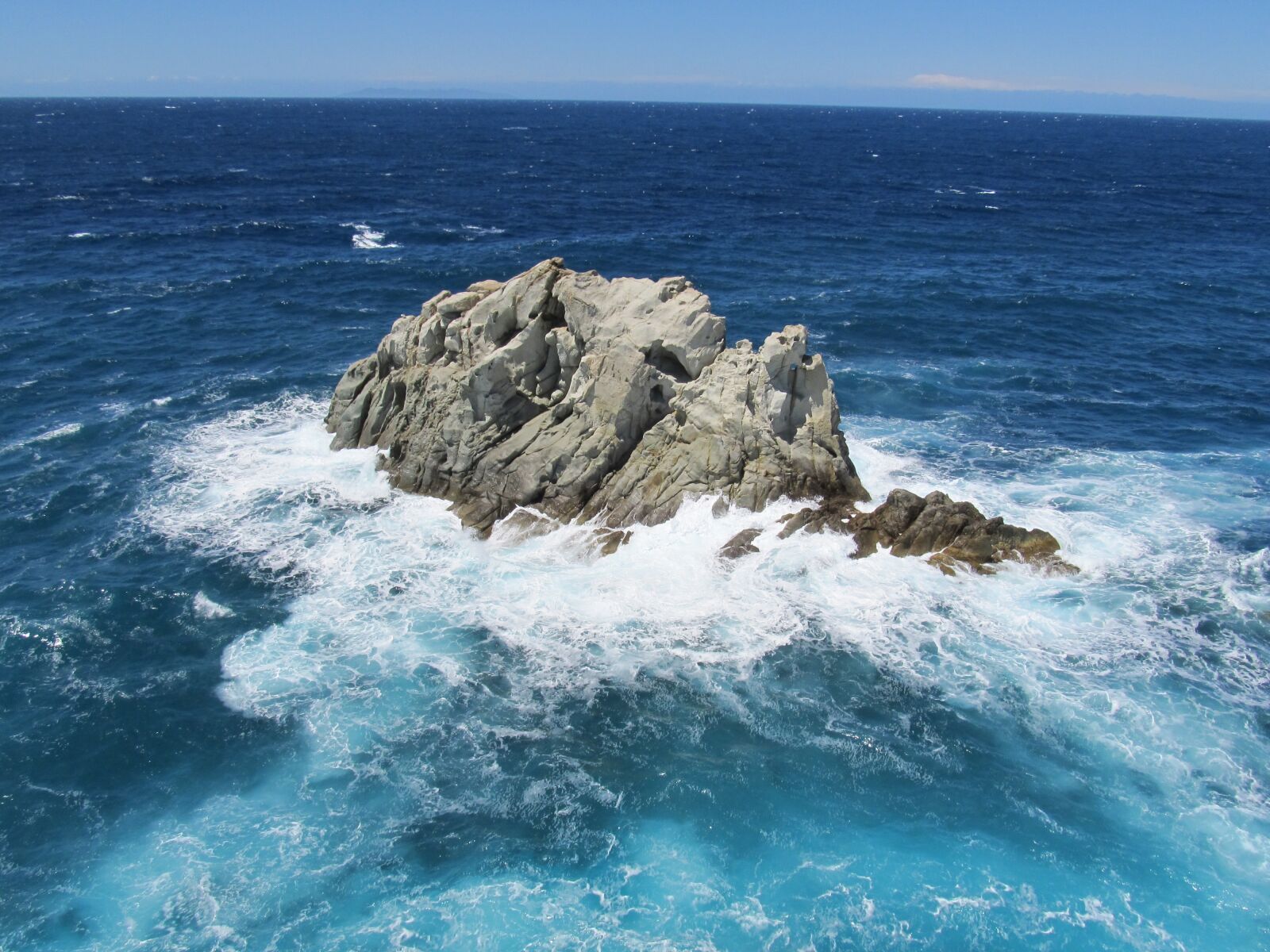Canon PowerShot SX130 IS sample photo. Sea, rock, surf photography