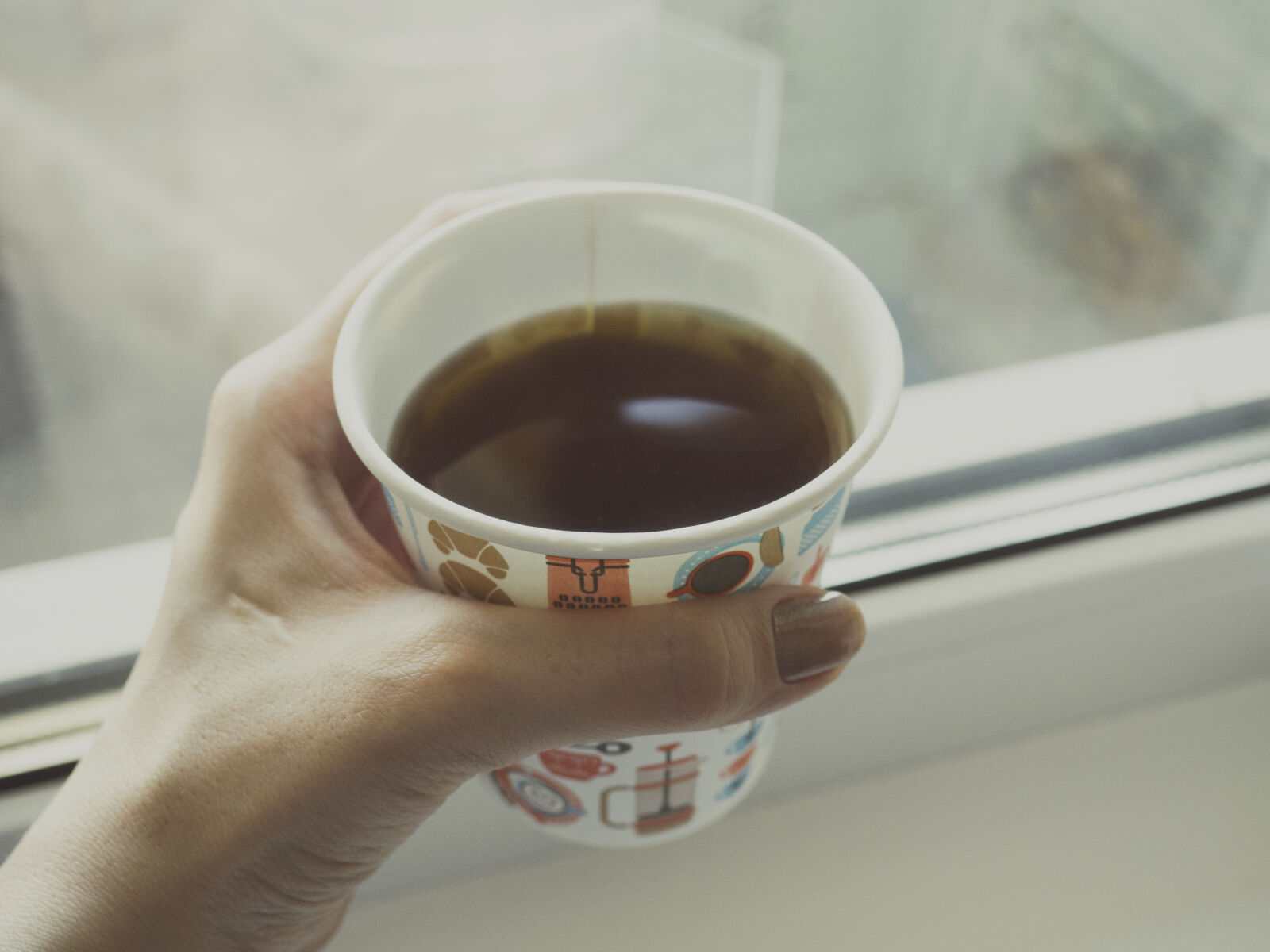 Olympus OM-D E-M10 II sample photo. Coffee, cup, hand, drink photography
