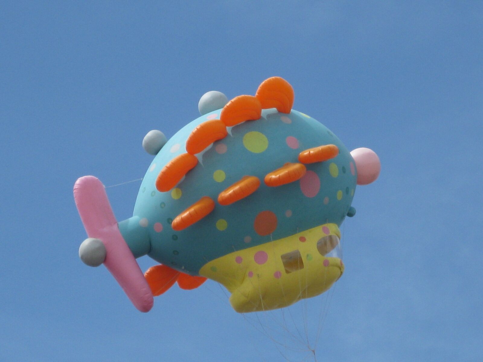 Canon PowerShot SD790 IS (Digital IXUS 90 IS / IXY Digital 95 IS) sample photo. Balloon, airship, toy photography