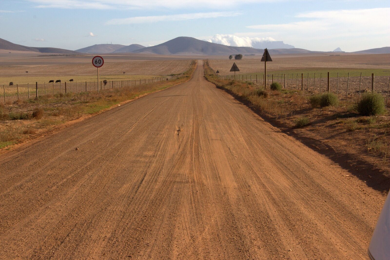 Canon EOS 700D (EOS Rebel T5i / EOS Kiss X7i) sample photo. Road, clouds, country road photography