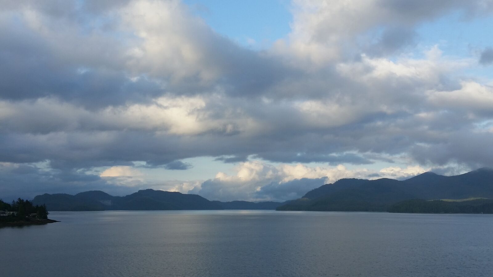 Samsung Galaxy S5 sample photo. Alaska, bay, clouds, cruise photography