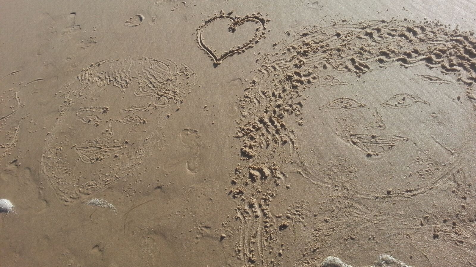 Samsung Galaxy S3 sample photo. Beach, heart, sand photography