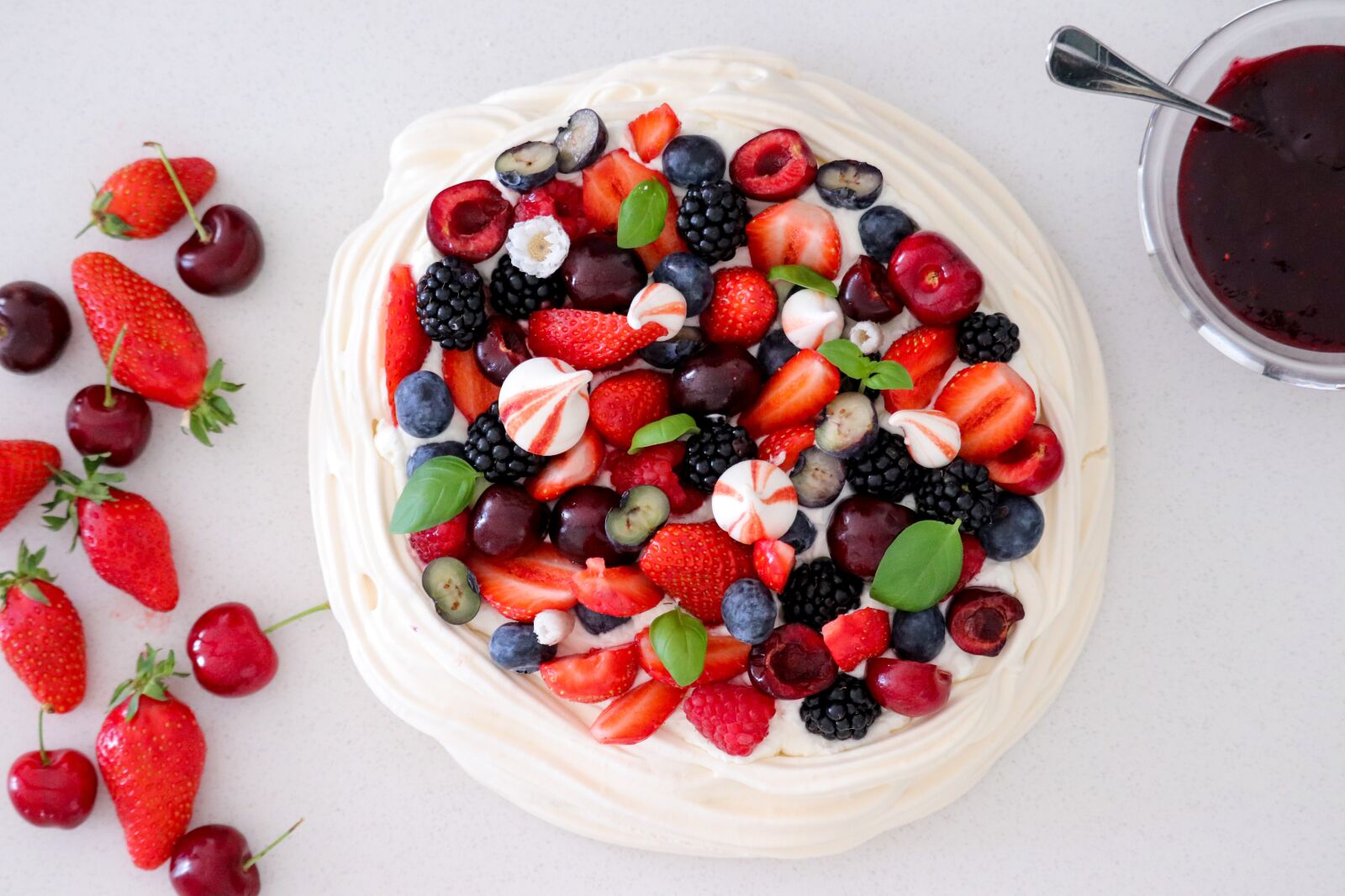 Canon EOS 800D (EOS Rebel T7i / EOS Kiss X9i) sample photo. Pavlova, red berries, raspberry photography