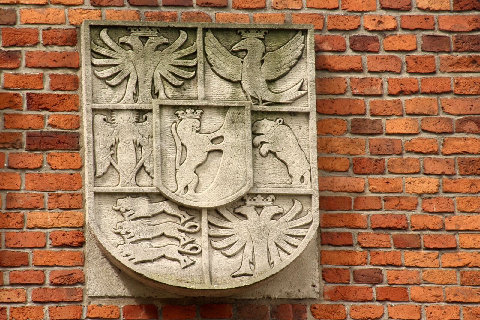 Canon EOS 1200D (EOS Rebel T5 / EOS Kiss X70 / EOS Hi) sample photo. Coat of arms, emboss photography