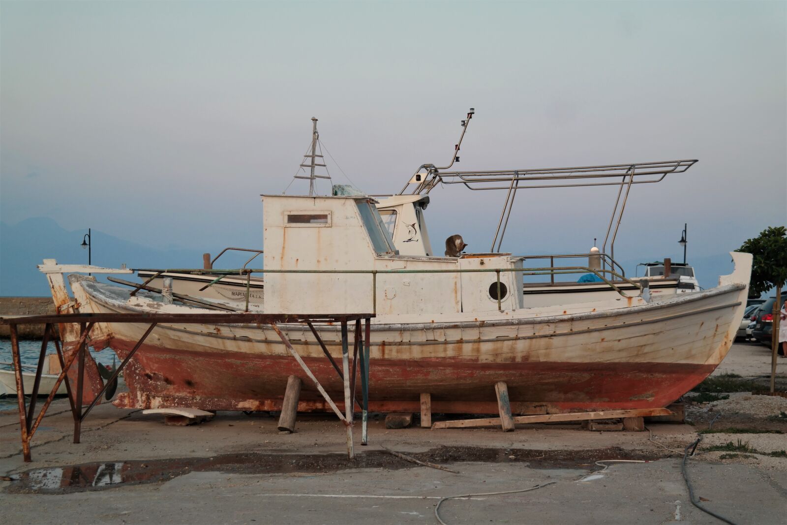 NX 18-55mm F3.5-5.6 sample photo. Boat, port, fisherman photography