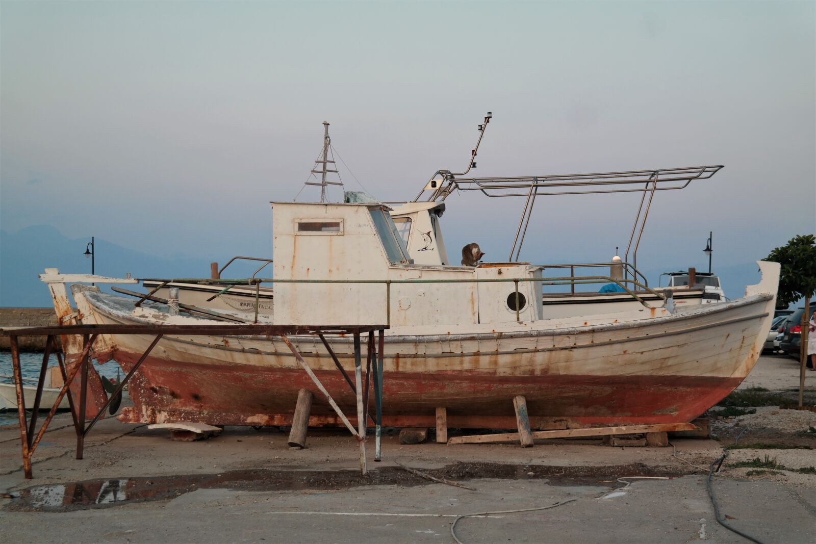 Samsung NX30 + NX 18-55mm F3.5-5.6 sample photo. Boat, port, fisherman photography