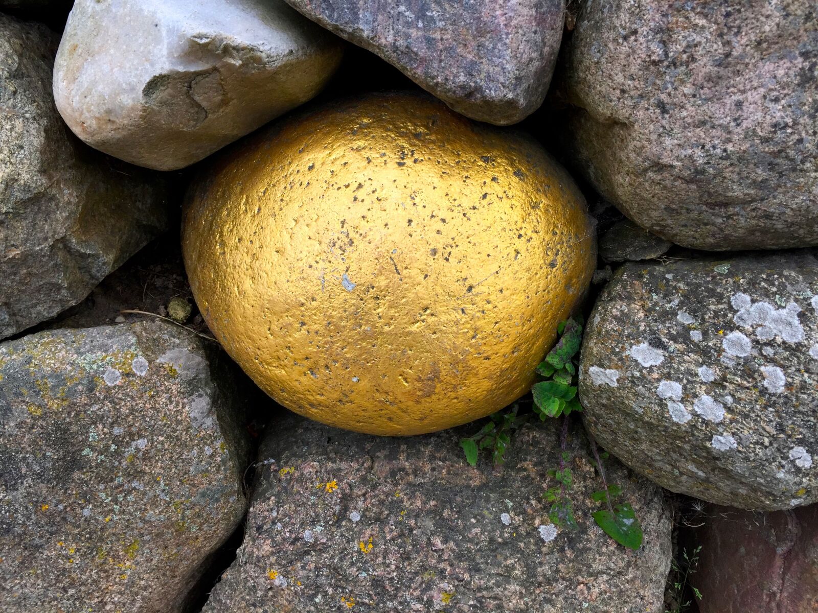 Apple iPhone 6 sample photo. Stone, gold, ball photography