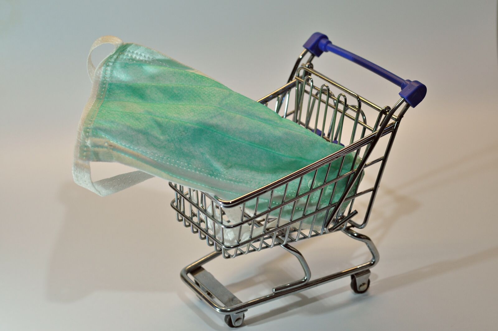 Nikon D90 sample photo. Supermarket, corona, protective mask photography