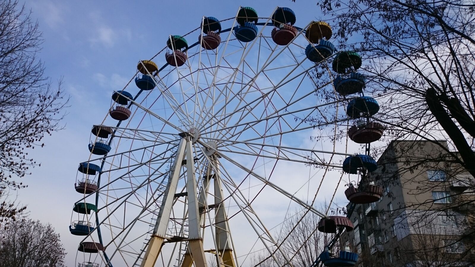 Sony Xperia Z2 sample photo. Old, park photography