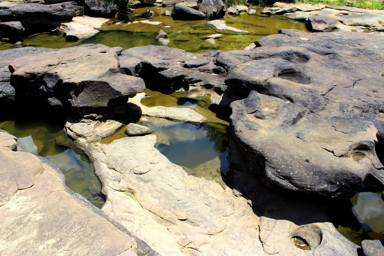 Canon EOS 650D (EOS Rebel T4i / EOS Kiss X6i) sample photo. Asia, asian, boulder, calm photography