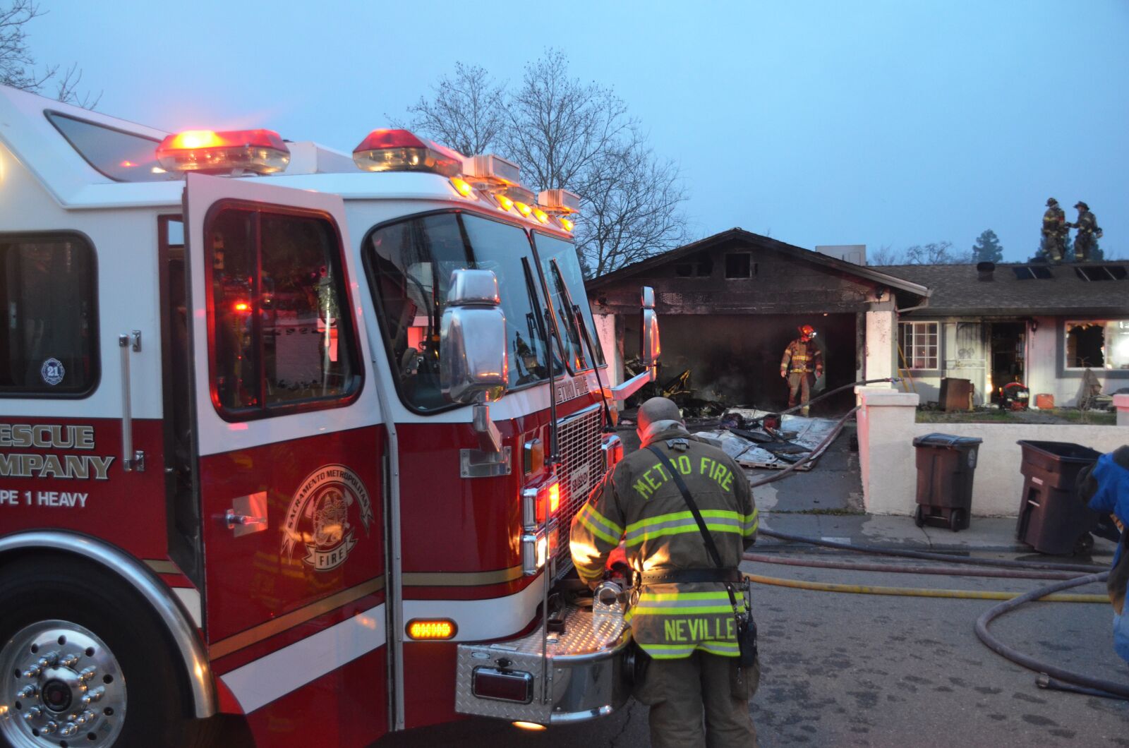 Nikon D7000 sample photo. Fire, house, fire engine photography