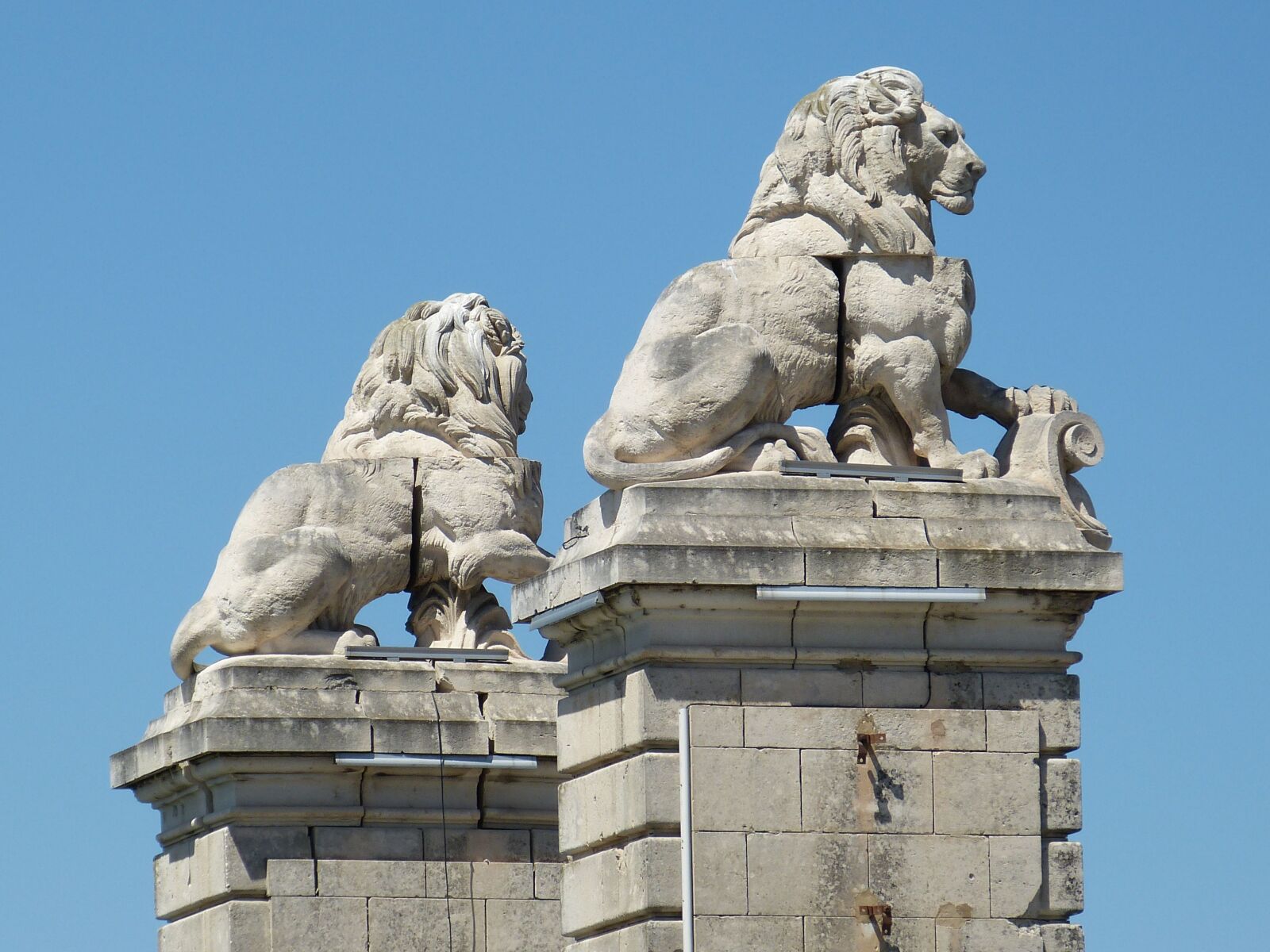 Panasonic Lumix DMC-FZ150 sample photo. Arles, france, historic center photography