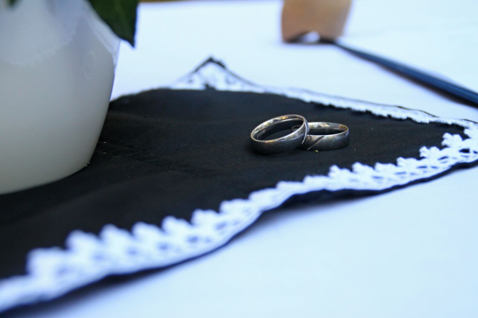 Canon EOS 1100D (EOS Rebel T3 / EOS Kiss X50) sample photo. Wedding rings, wedding, ring photography