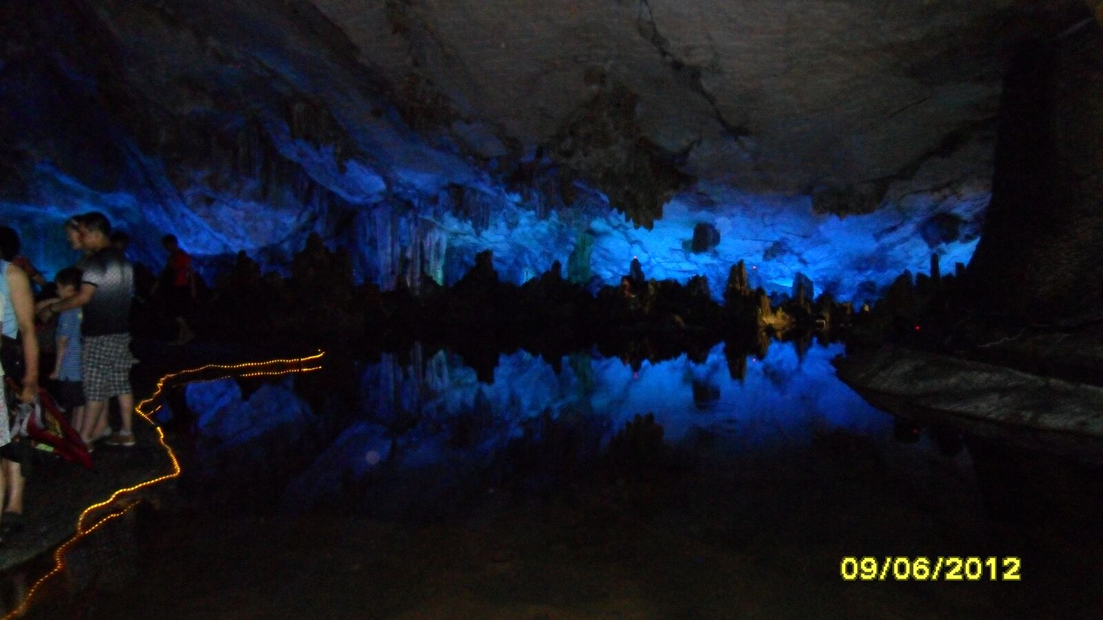 Samsung PL70 / VLUU PL70 /  SL720 sample photo. Nature, cave in dark photography