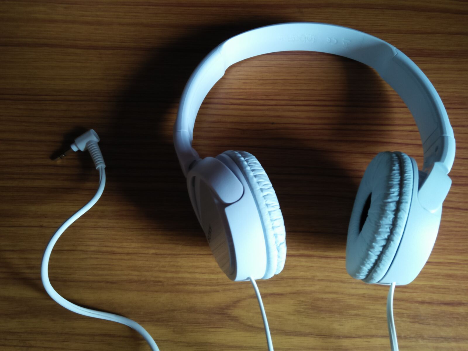 OPPO A37fw sample photo. Headphone, headset, white photography