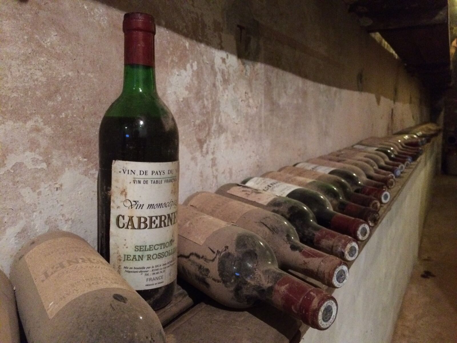 iPhone 5s back camera 4.15mm f/2.2 sample photo. Wine, cellar, old photography